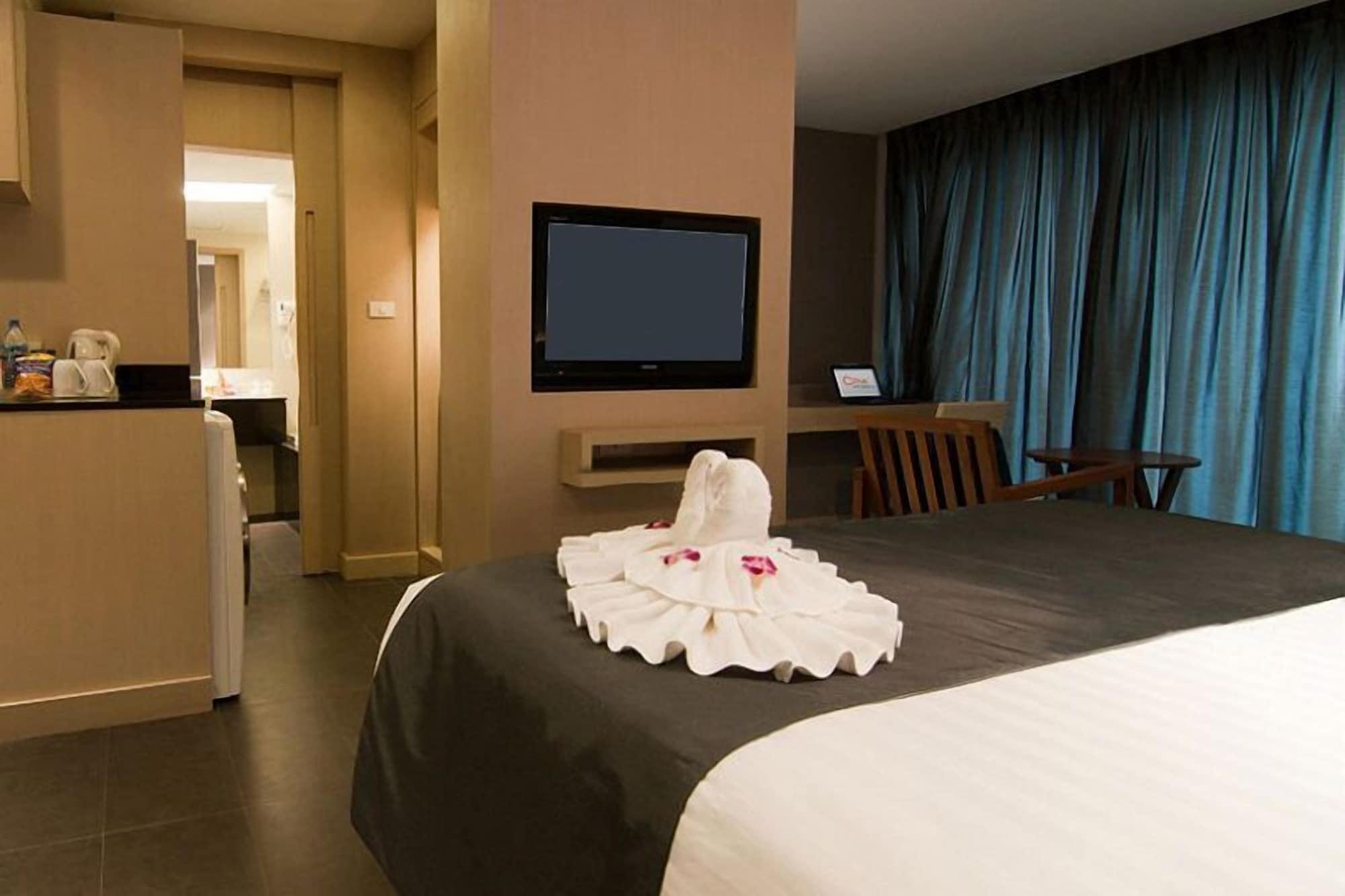 Ashlee Heights Hotel Patong Exterior photo